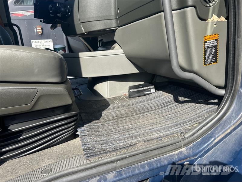 Volvo VNR 6x4 T/A Day Cab Truck Tractor Trekkers