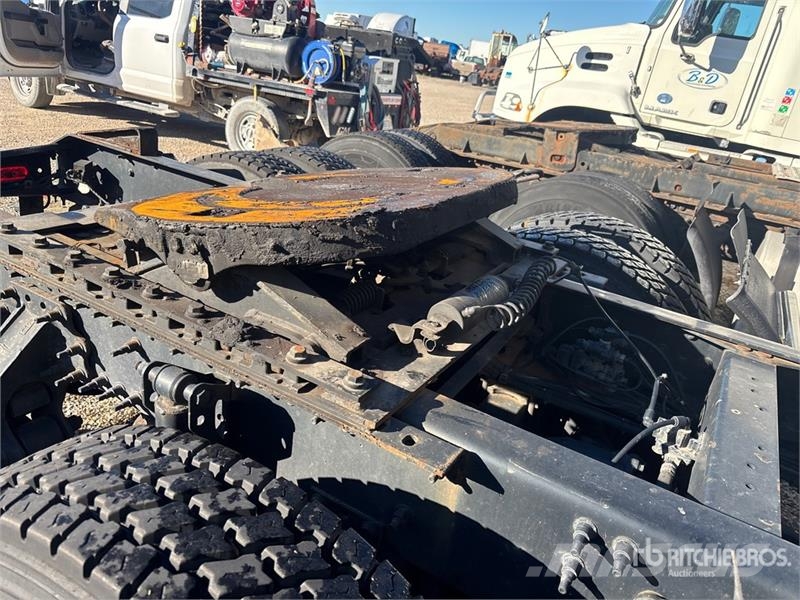Volvo VNR 6x4 T/A Day Cab Truck Tractor Trekkers