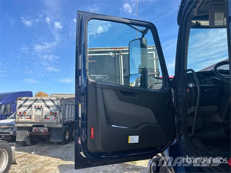Volvo VNR 6x4 T/A Day Cab Truck Tractor Trekkers