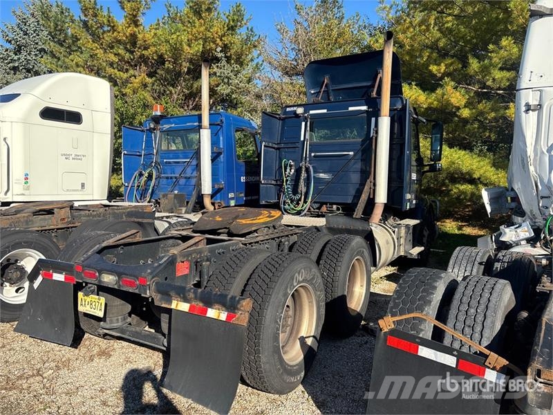 Volvo VNR 6x4 T/A Day Cab Truck Tractor Trekkers