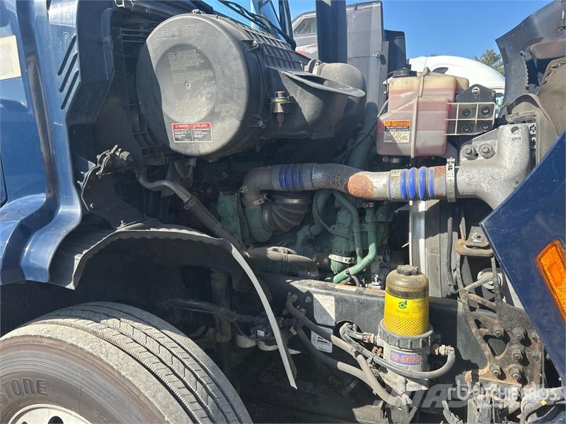 Volvo VNR 6x4 T/A Day Cab Truck Tractor Trekkers