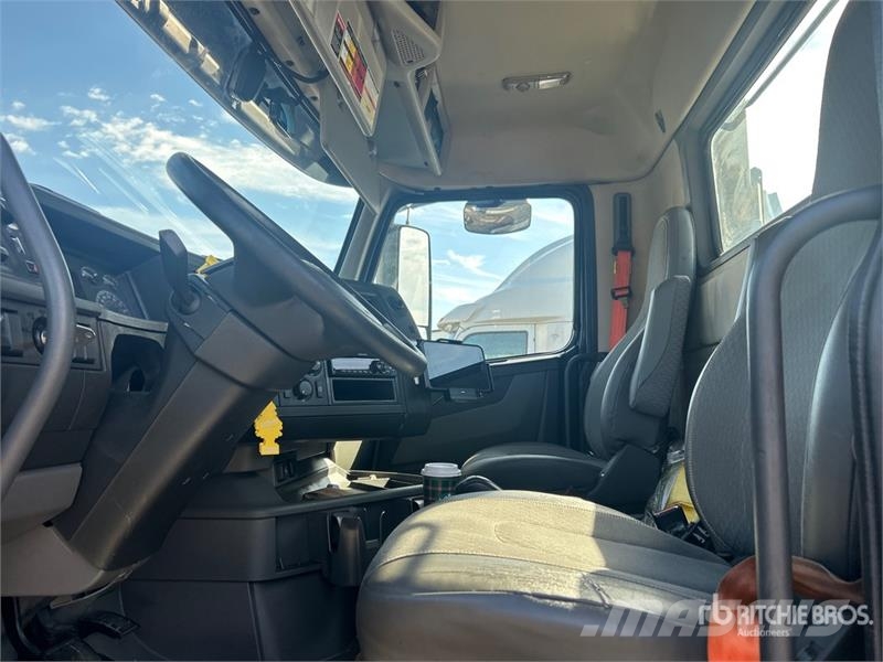 Volvo VNR 6x4 T/A Day Cab Truck Tractor Trekkers