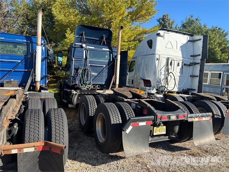 Volvo VNR 6x4 T/A Day Cab Truck Tractor Trekkers