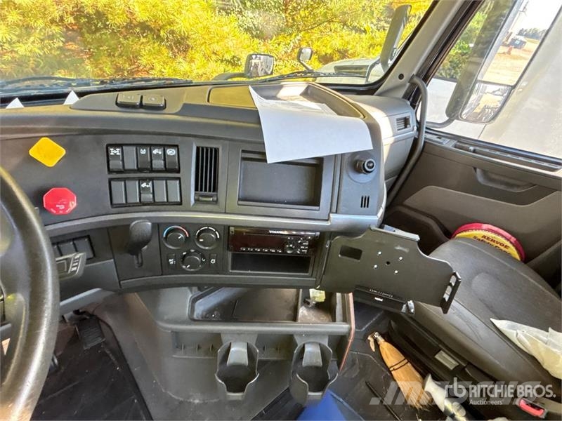 Volvo VNR 6x4 T/A Day Cab Truck Tractor Trekkers