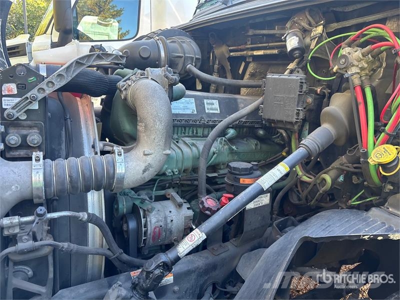 Volvo VNR 6x4 T/A Day Cab Truck Tractor Trekkers