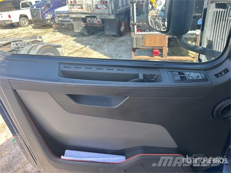 Volvo VNR 6x4 T/A Day Cab Truck Tractor Trekkers