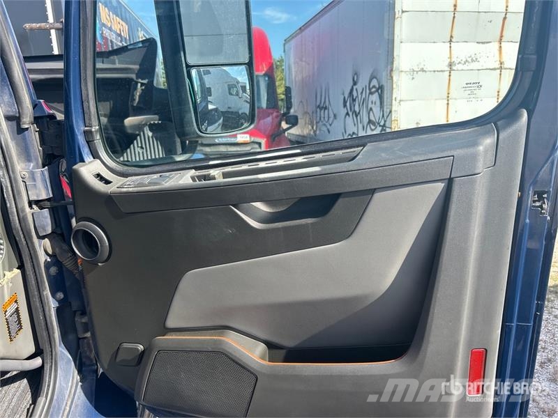 Volvo VNR 6x4 T/A Day Cab Truck Tractor Trekkers