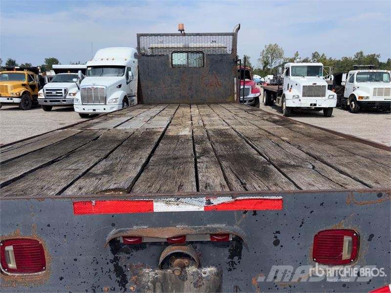 Volvo WG Camiones de cama baja