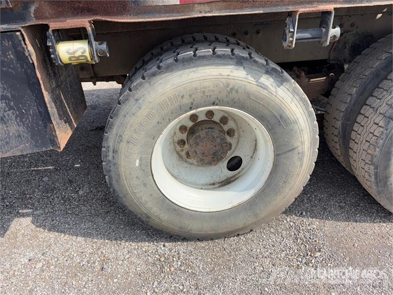 Volvo WG Camiones de cama baja
