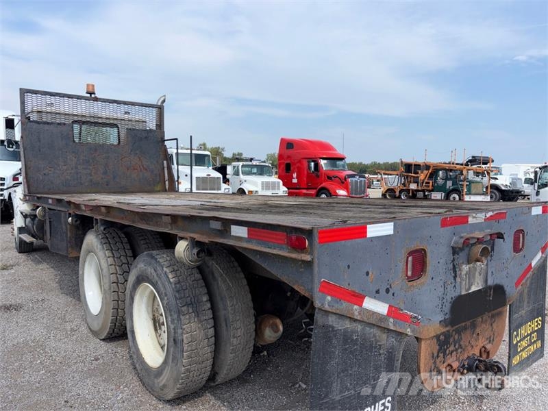 Volvo WG Camiones de cama baja