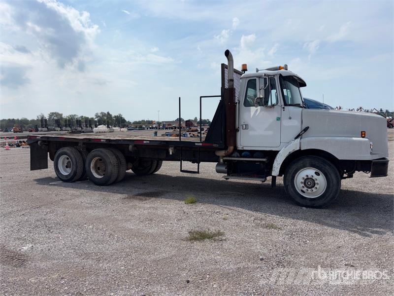 Volvo WG Camiones de cama baja