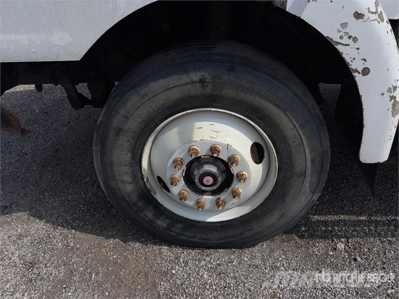 Volvo WG Camiones de cama baja