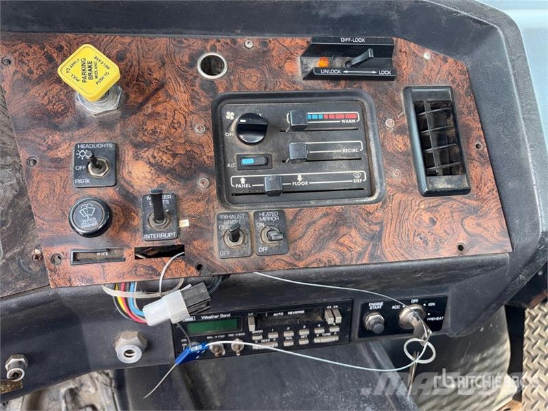 Volvo WG Camiones de cama baja