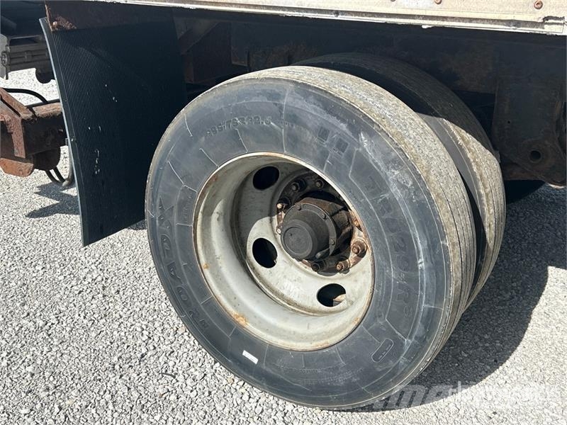 Wabash 28 ft x 102 in S/A Van Trailer Box Trailers