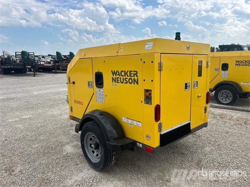 Wacker Neuson E1250 140000 BTU Hydronic Ground Heater 加熱和解凍設備