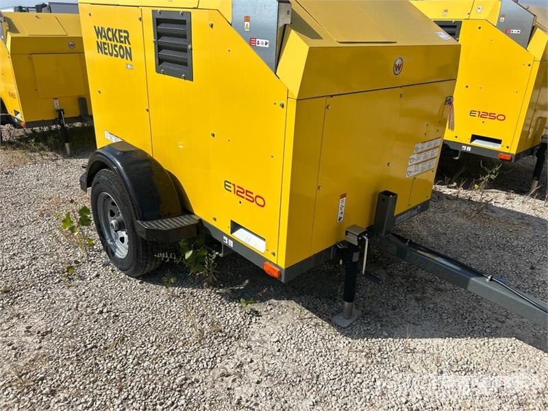 Wacker Neuson E1250 140000 BTU Hydronic Ground Heater Ogrevalna in odtajevalna oprema