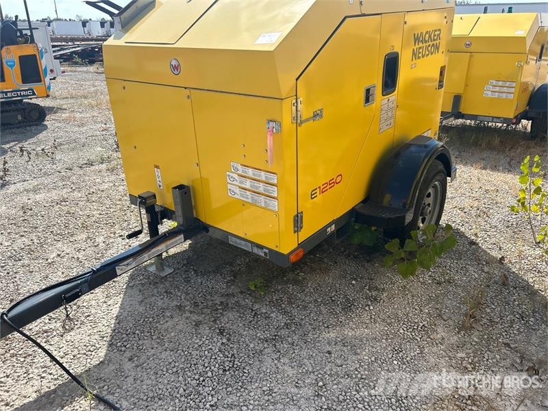 Wacker Neuson E1250 140000 BTU Hydronic Ground Heater Ogrevalna in odtajevalna oprema