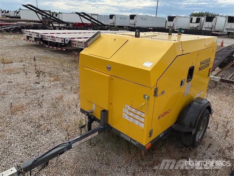 Wacker Neuson E1250 140000 BTU Hydronic Ground Heater Sildīšanas un atkausēšanas iekārtas