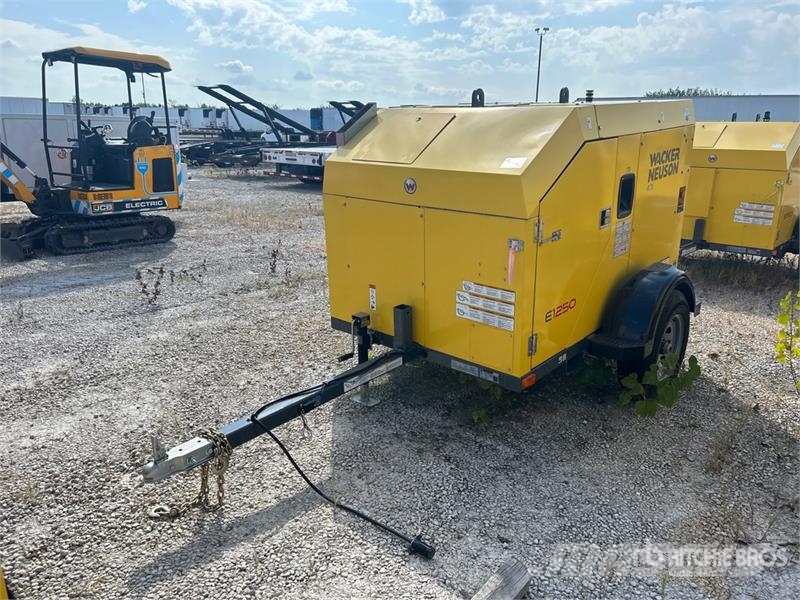Wacker Neuson E1250 140000 BTU Hydronic Ground Heater Ogrevalna in odtajevalna oprema
