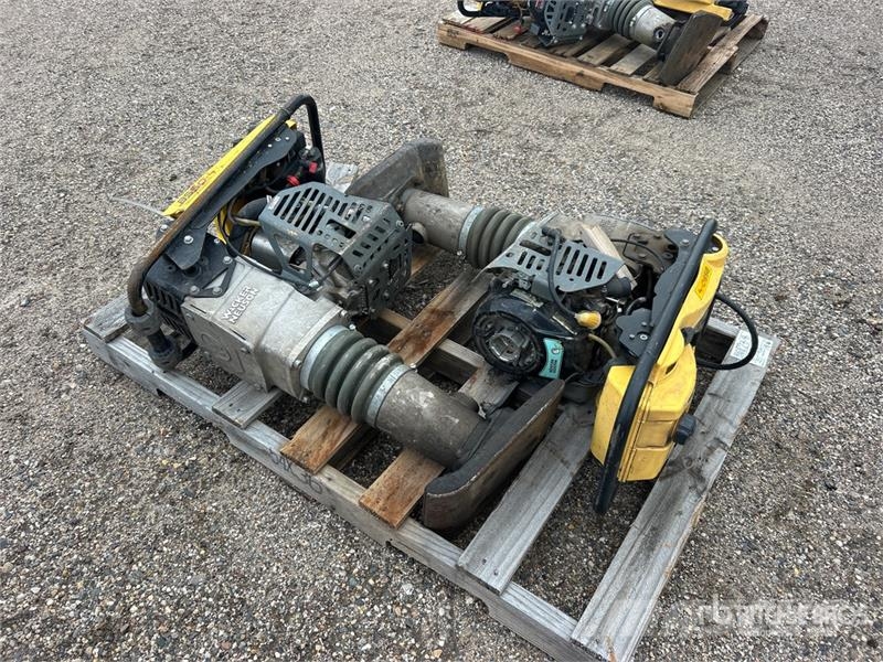 Wacker Neuson of (2) Wacker Neuson Jumping Jack Tamper Трамбовщики