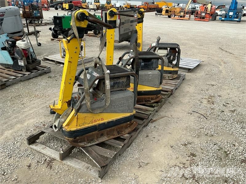 Wacker Neuson of (3) Wacker Neuson Reversible DPU5545 and (1) BP دكاكات أفقية