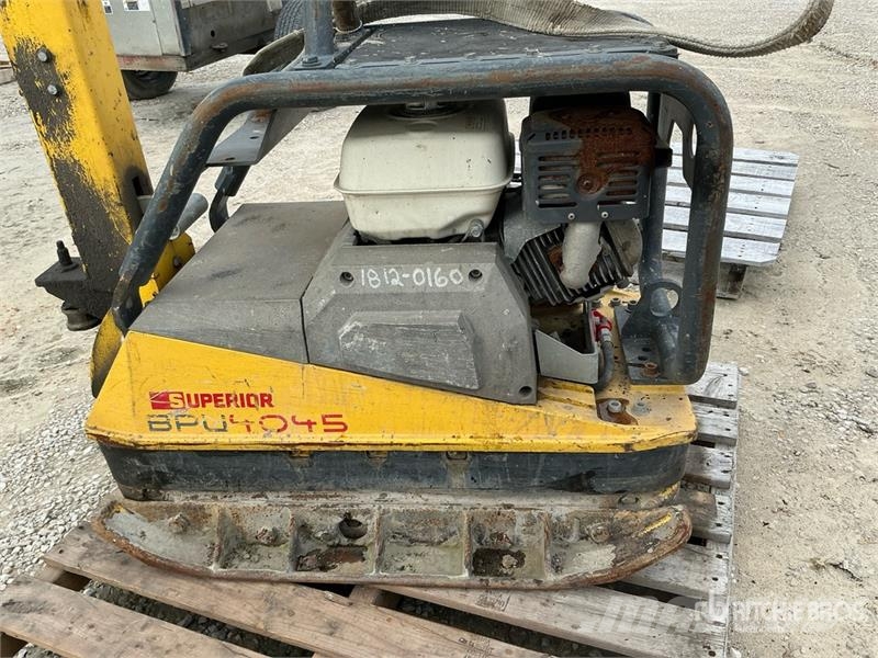 Wacker Neuson of (3) Wacker Neuson Reversible DPU5545 and (1) BP دكاكات أفقية