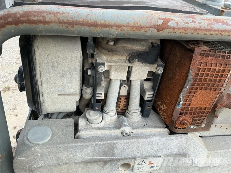 Wacker Neuson of (3) Wacker Neuson Reversible DPU5545 and (1) BP دكاكات أفقية