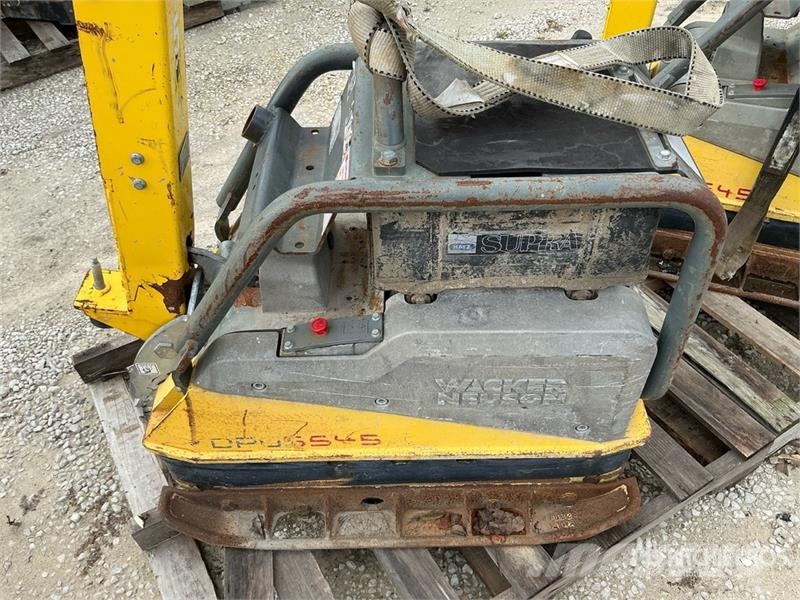 Wacker Neuson of (3) Wacker Neuson Reversible DPU5545 and (1) BP دكاكات أفقية