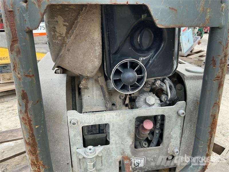Wacker Neuson of (3) Wacker Neuson Reversible DPU5545 and (1) BP دكاكات أفقية