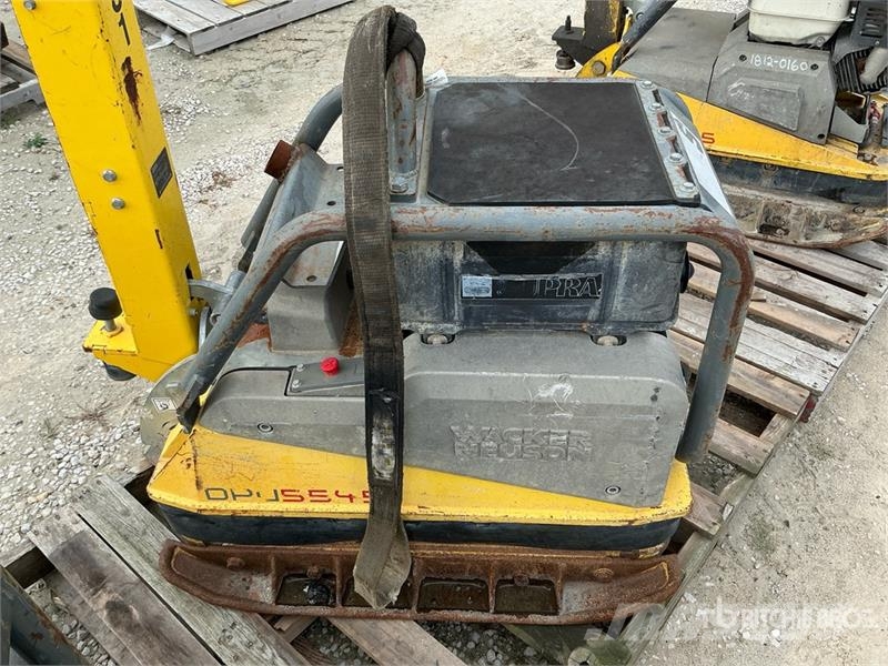 Wacker Neuson of (3) Wacker Neuson Reversible DPU5545 and (1) BP دكاكات أفقية