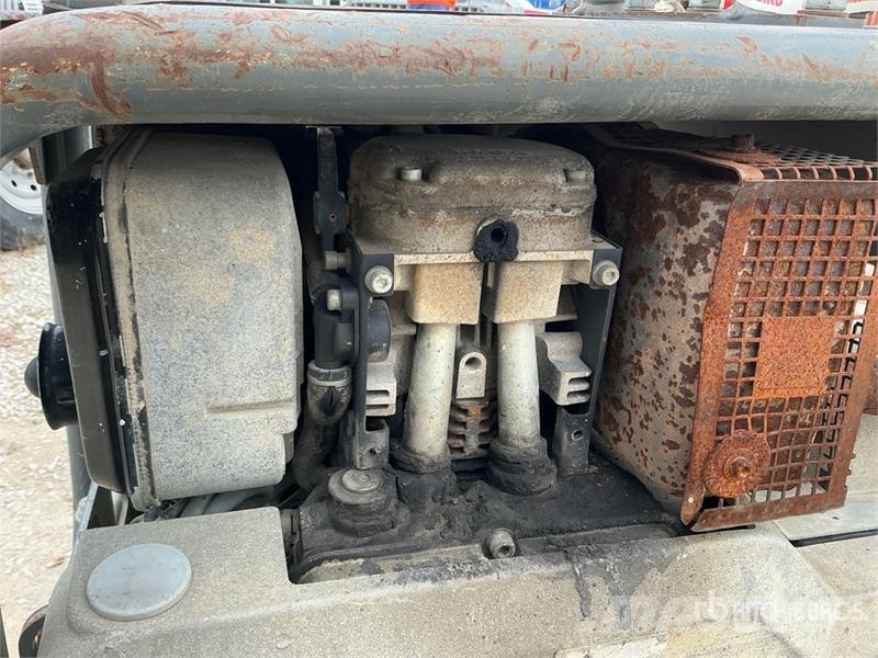 Wacker Neuson of (3) Wacker Neuson Reversible DPU5545 and (1) BP دكاكات أفقية