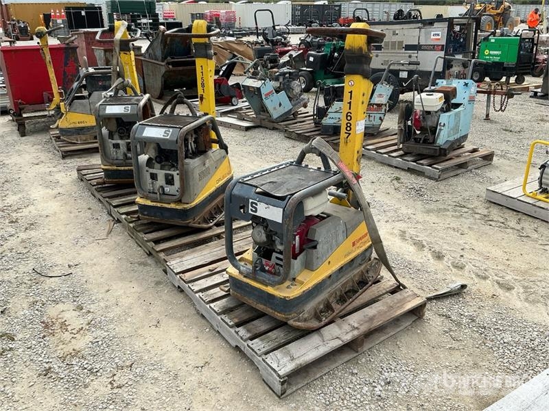 Wacker Neuson of (3) Wacker Neuson Reversible DPU5545 and (1) BP دكاكات أفقية