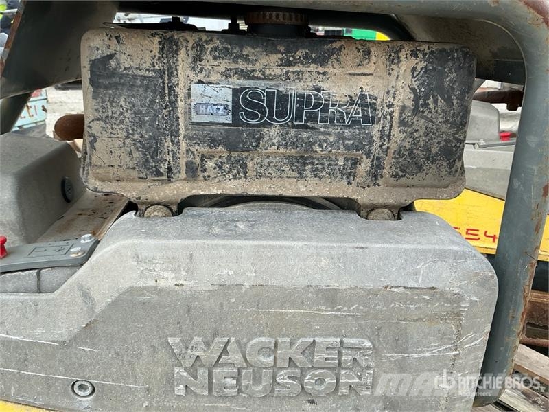 Wacker Neuson of (3) Wacker Neuson Reversible DPU5545 and (1) BP دكاكات أفقية