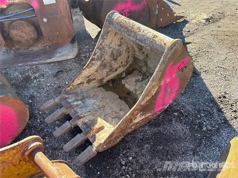 Wain-Roy 23 in Excavator Bucket Benne
