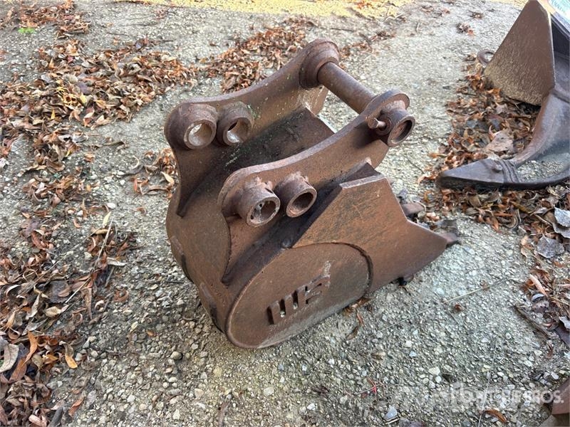 WB 12 in Digging Backhoe Rear Bucket دلاء
