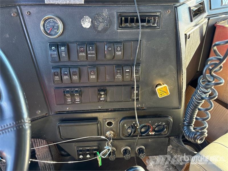 Western Star 4700 6x4 Tri/A Dump Truck Camion benne