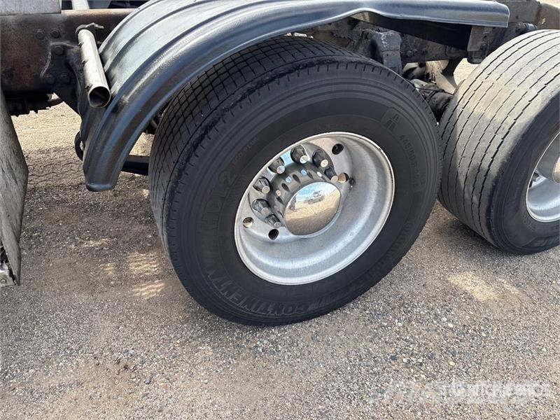 Western Star 4900 6x4 T/A Sleeper Truck Tractor Vetopöytäautot