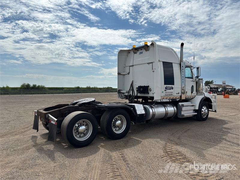 Western Star 4900 6x4 T/A Sleeper Truck Tractor Vetopöytäautot