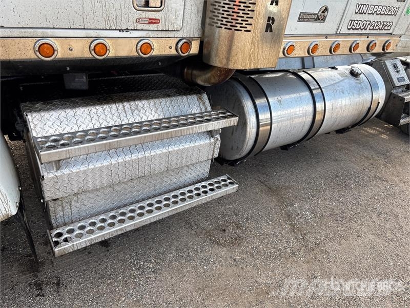 Western Star 4900 6x4 T/A Sleeper Truck Tractor Vetopöytäautot
