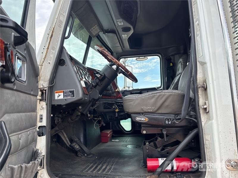 Western Star 4900 6x4 T/A Sleeper Truck Tractor Vetopöytäautot