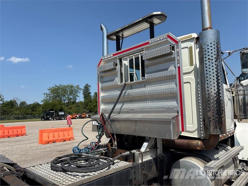 Western Star 4900 6x4 T/A Day Cab Truck Tractor Vetopöytäautot