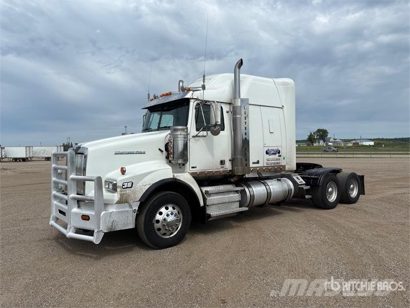 Western Star 4900 6x4 T/A Sleeper Truck Tractor Vetopöytäautot