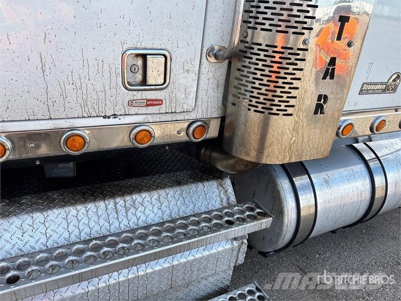 Western Star 4900 6x4 T/A Sleeper Truck Tractor Vetopöytäautot