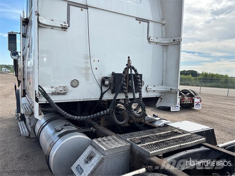 Western Star 4900 6x4 T/A Sleeper Truck Tractor Vetopöytäautot