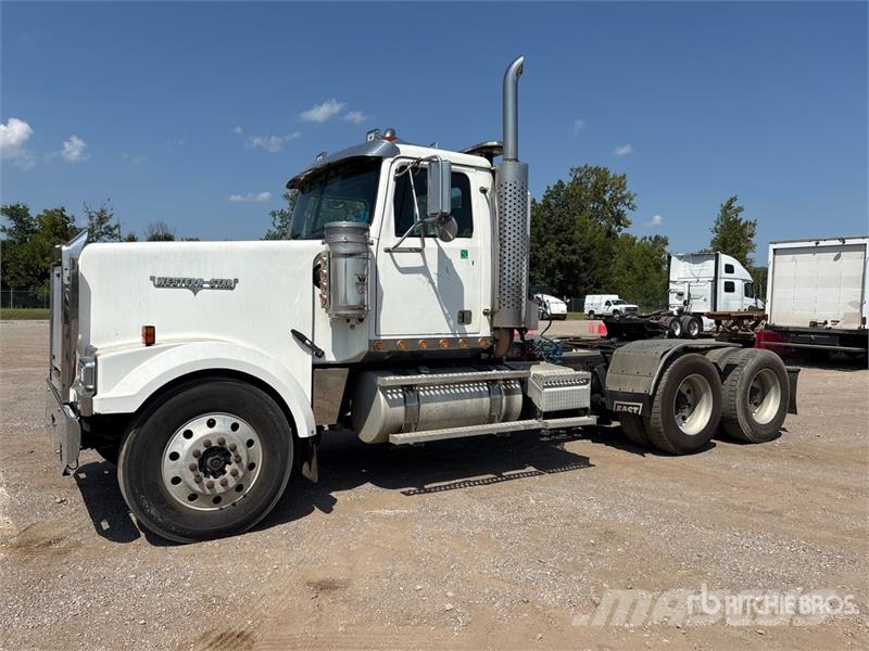 Western Star 4900 6x4 T/A Day Cab Truck Tractor Vetopöytäautot