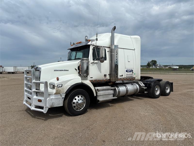 Western Star 4900 6x4 T/A Sleeper Truck Tractor Vetopöytäautot