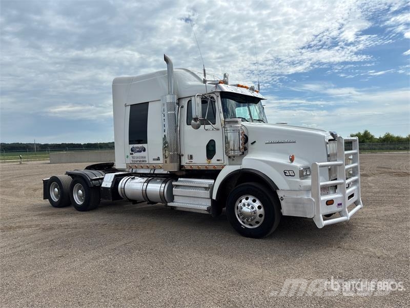 Western Star 4900 6x4 T/A Sleeper Truck Tractor Vetopöytäautot
