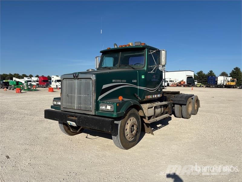 Western Star 4900 Series 6x4 T/A Day Cab Truck Tractor Tegljači