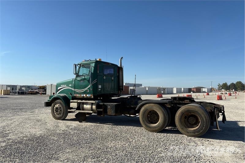 Western Star 4900 Series 6x4 T/A Day Cab Truck Tractor Vlačilci