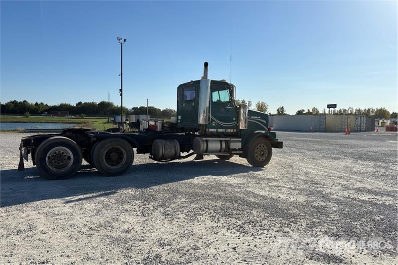 Western Star 4900 Series 6x4 T/A Day Cab Truck Tractor Vlačilci
